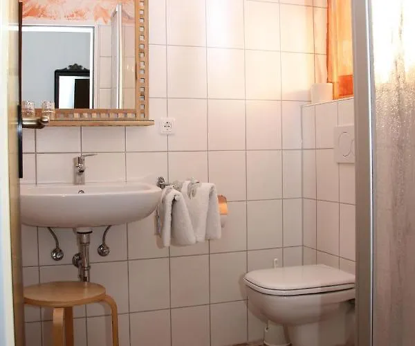 Gaestehaus Elisabeth Bed & Breakfast Poppenhausen